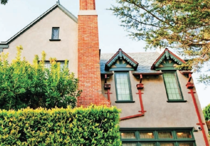 मार्क झुकेरबर्गने 100 वर्षांचे घर विकून कमावला तिप्पट नफा