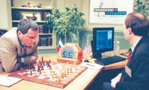 काॅम्प्युटरविरुद्ध बुद्धिबळ खेळणारे रशियाचे कास्पाराेव्ह