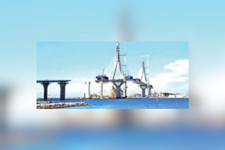 वांद्रे-वर्साेवा काेस्टल राेडच्या कामाला गती देण्याचे मुख्यमंत्र्यांचे निर्देश